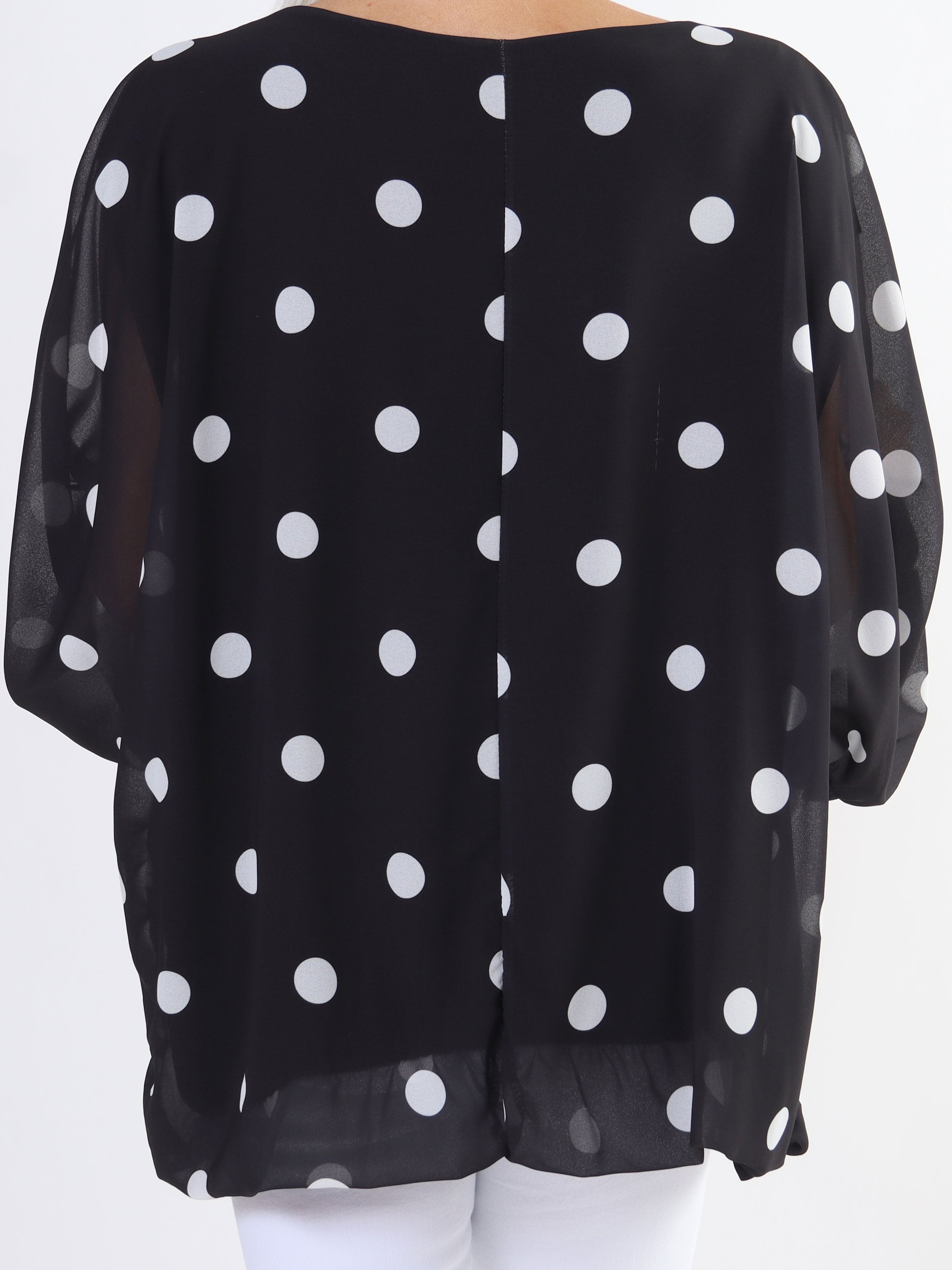 Destiny Dot - Plus size blus i chiffong med prickar